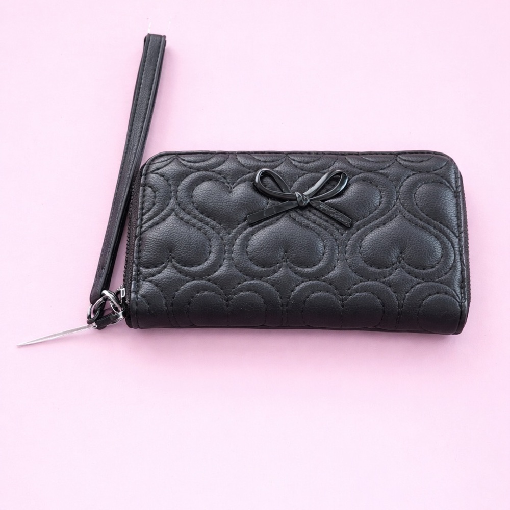 NWT Betsey Johnson Black Quilted Heart Wristlet with Bow Accent